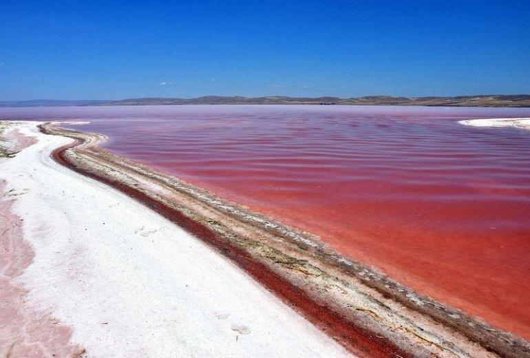 Красное соленое озеро Туз, Турция