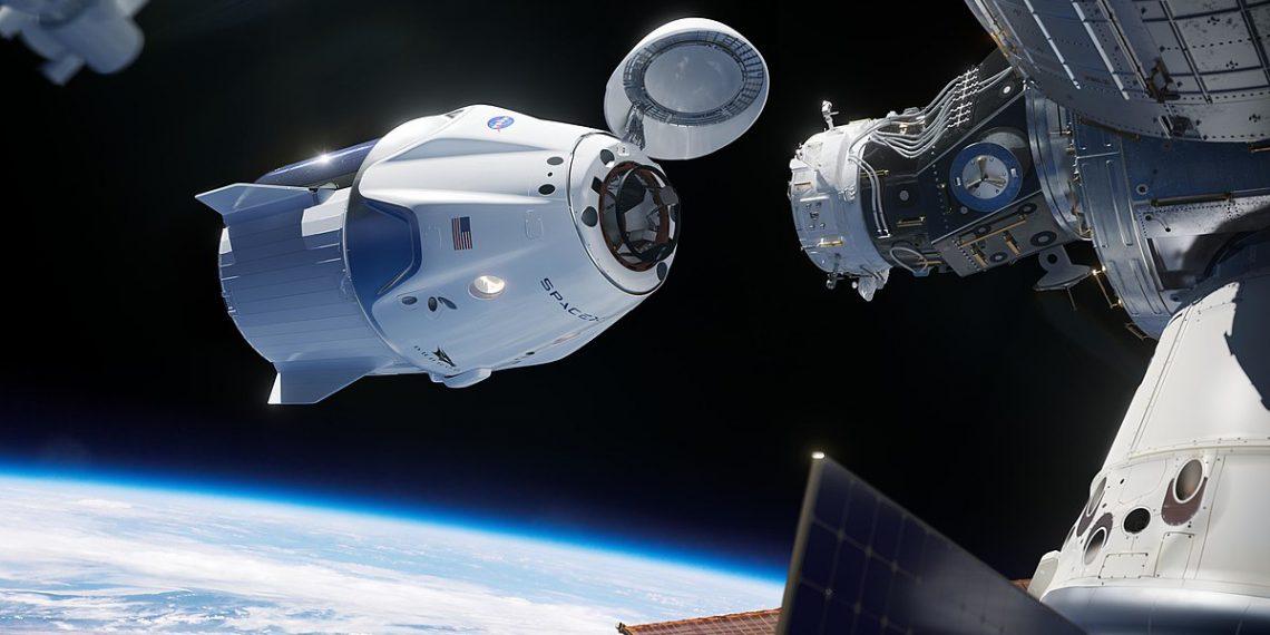 SpaceX отправит трёх туристов на МКС