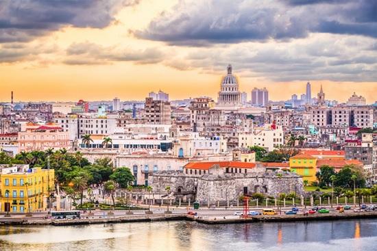 Сальса, сигары и винтажные автомобили: 7 удивительных культурных впечатлений от Гаваны!