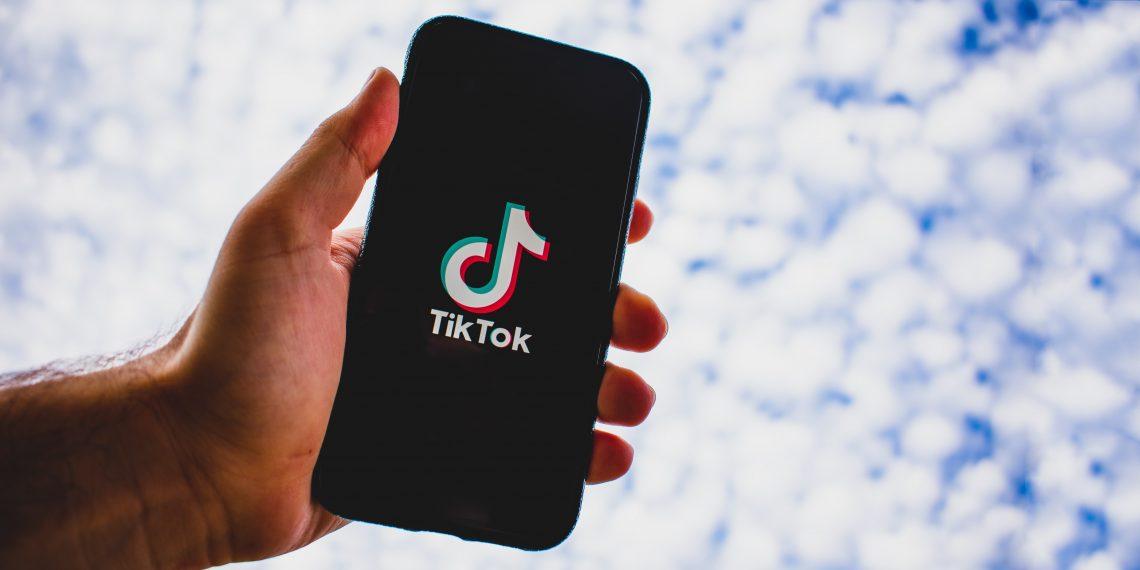 TikTok получает доступ к данным пользователей на iOS