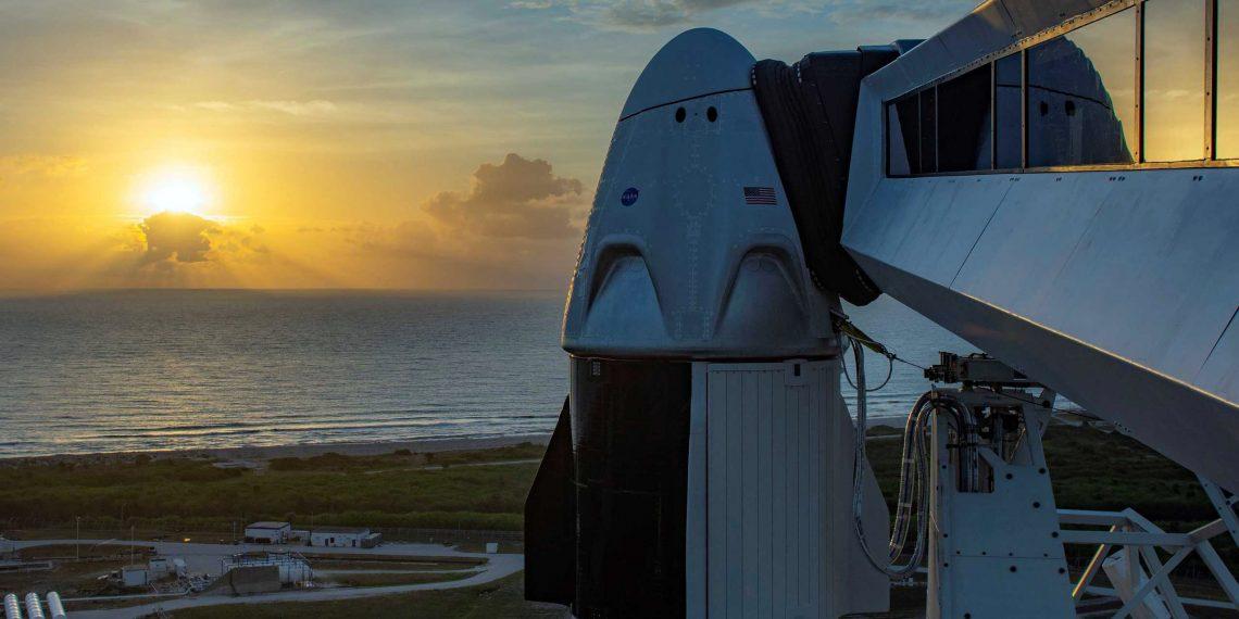 SpaceX Илона Маска анонсировала первую в мире коммерческую миссию с туристами на борту