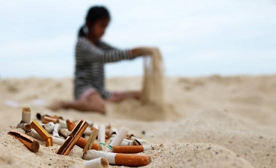 На испанских пляжах запретили курение
