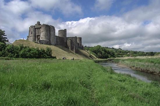 Увлекательный полуостров с множеством замков – Уэльс