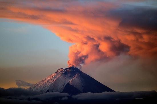На Гавайях проснулся самый большой действующий вулкан