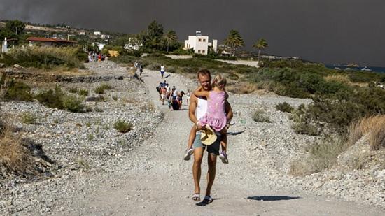 На Греческих островах проводится массовая эвакуация туристов и местного населения