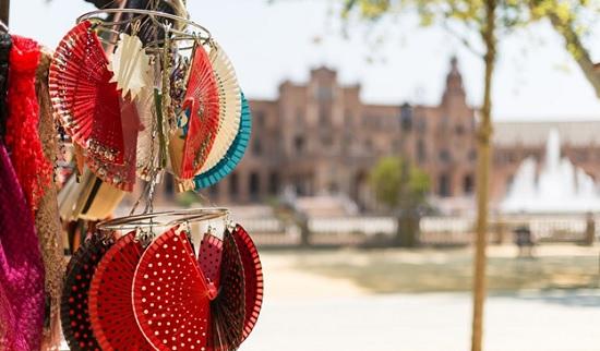 В Испании вводят штрафы для туристов за покупку сувениров