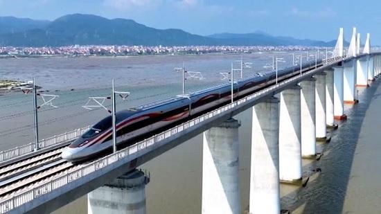 В Китае запустили уникальный поезд
