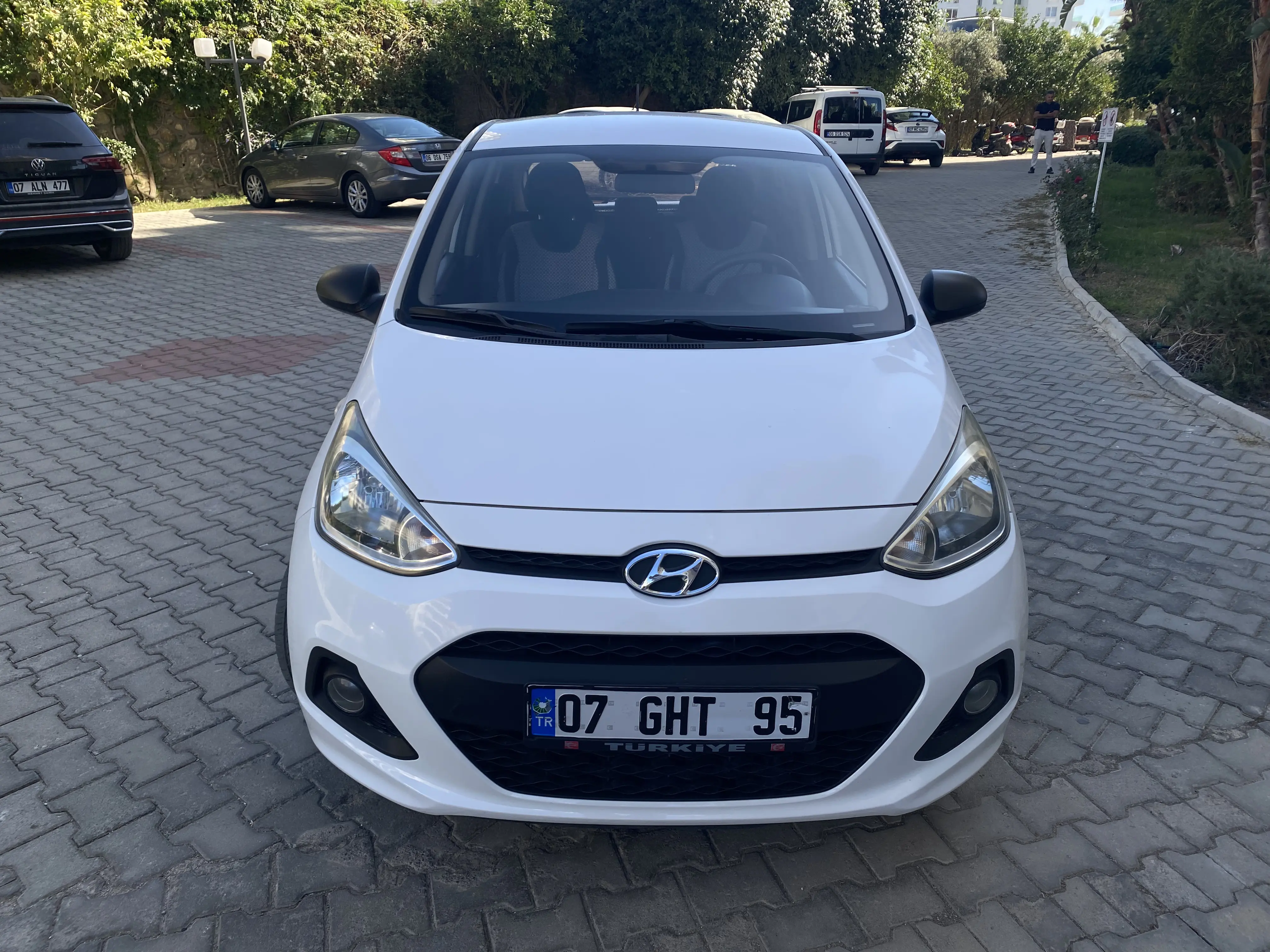 Продам Hyundai i10 (механика, бензин)