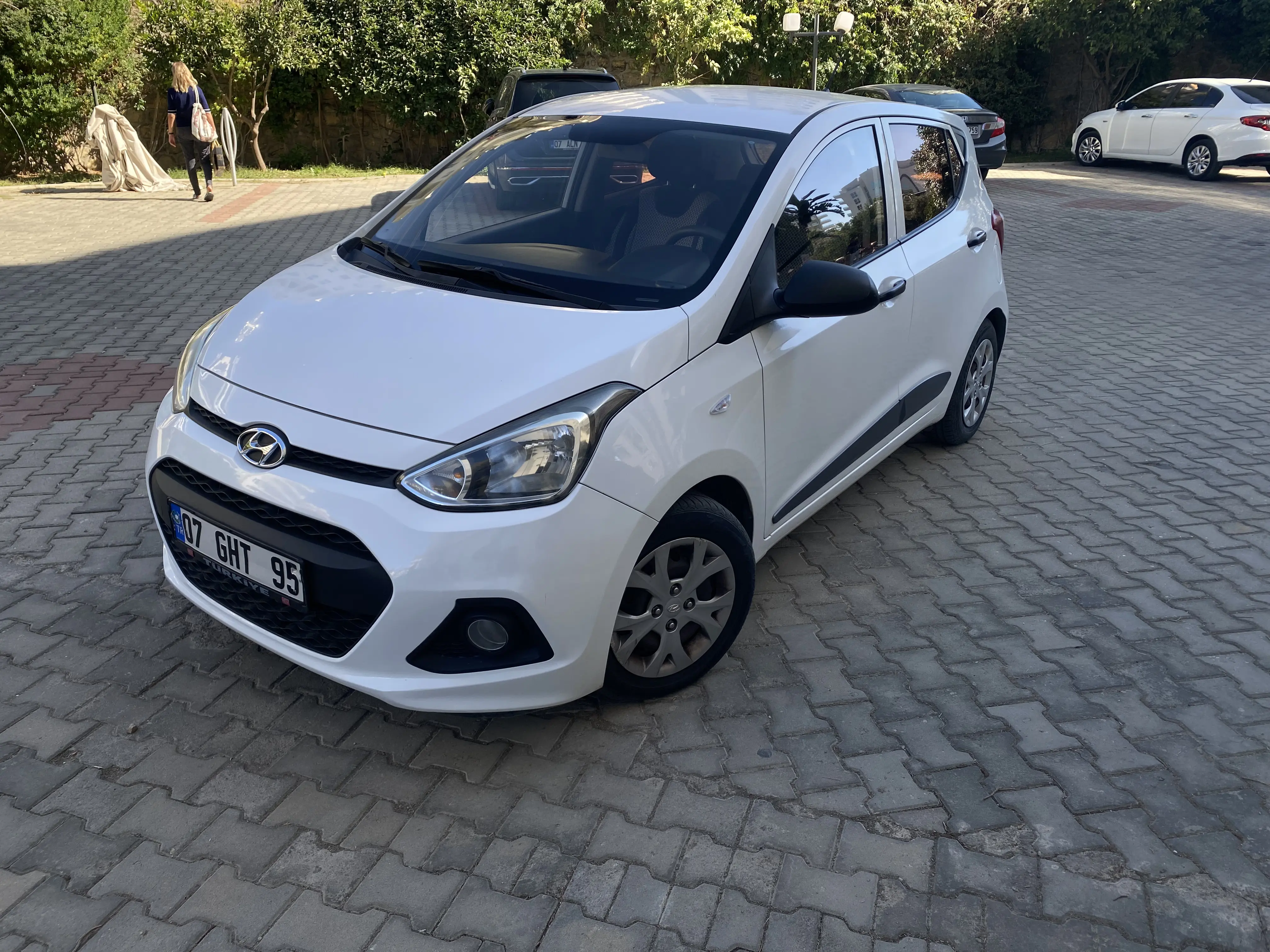 Продам Hyundai i10 (механика, бензин)