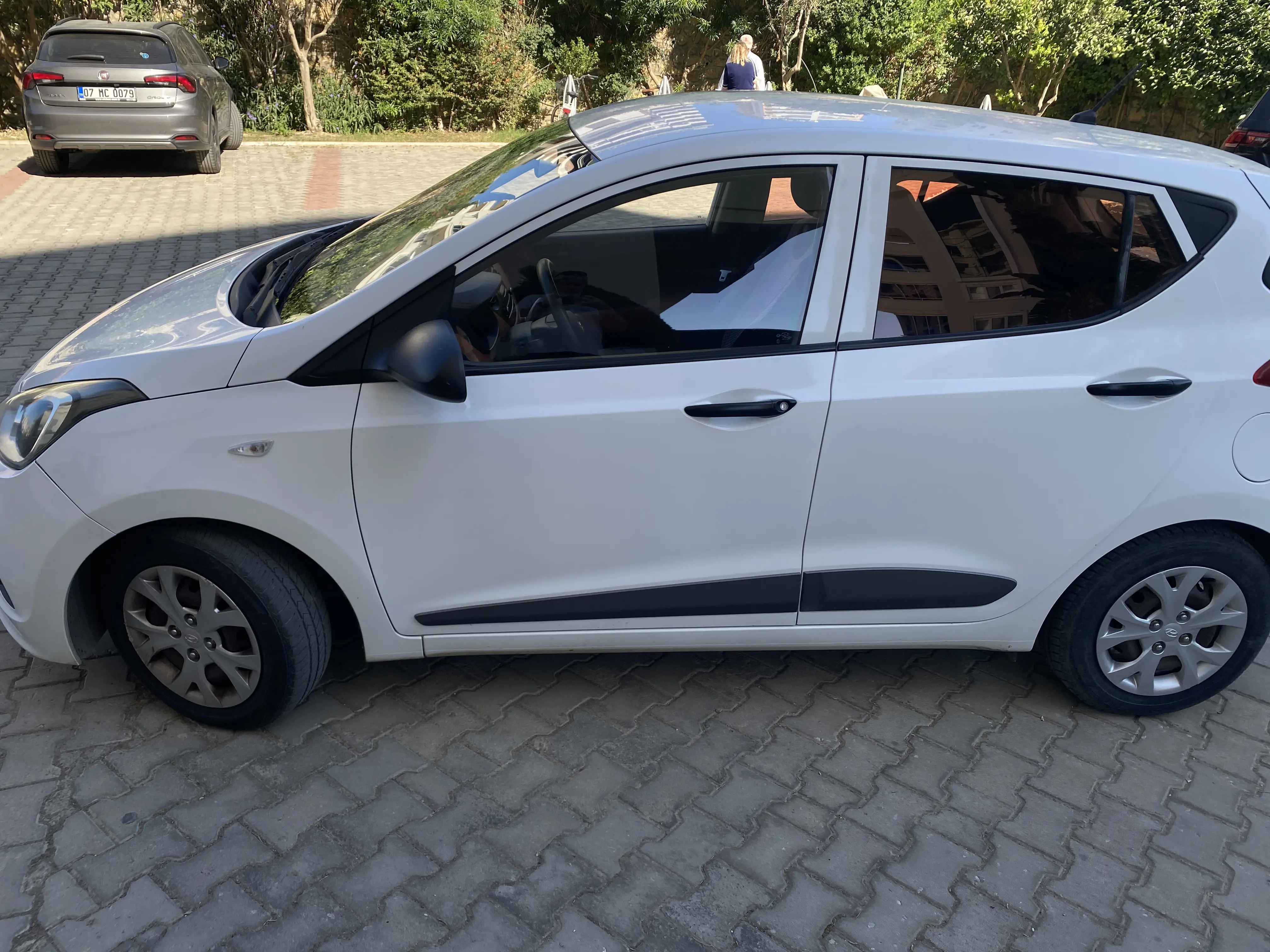 Продам Hyundai i10 (механика, бензин)