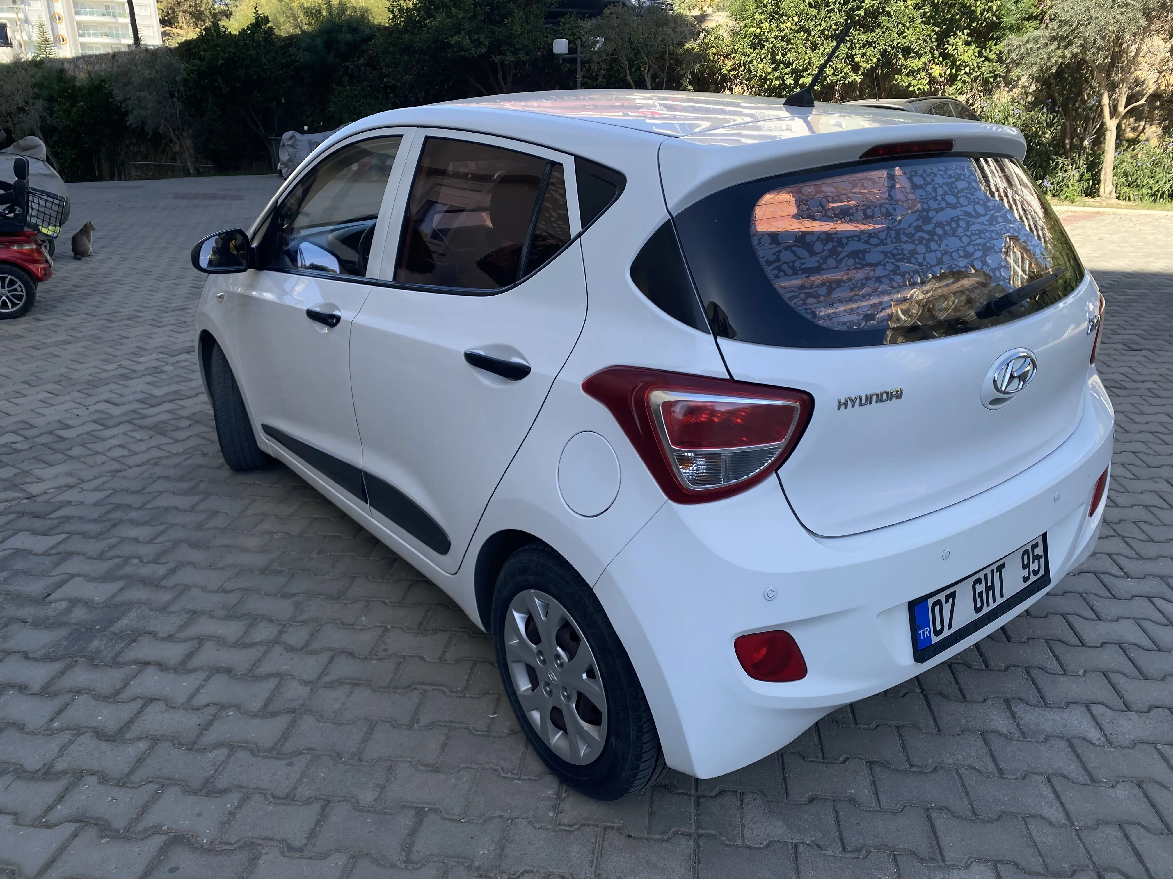 Продам Hyundai i10 (механика, бензин)