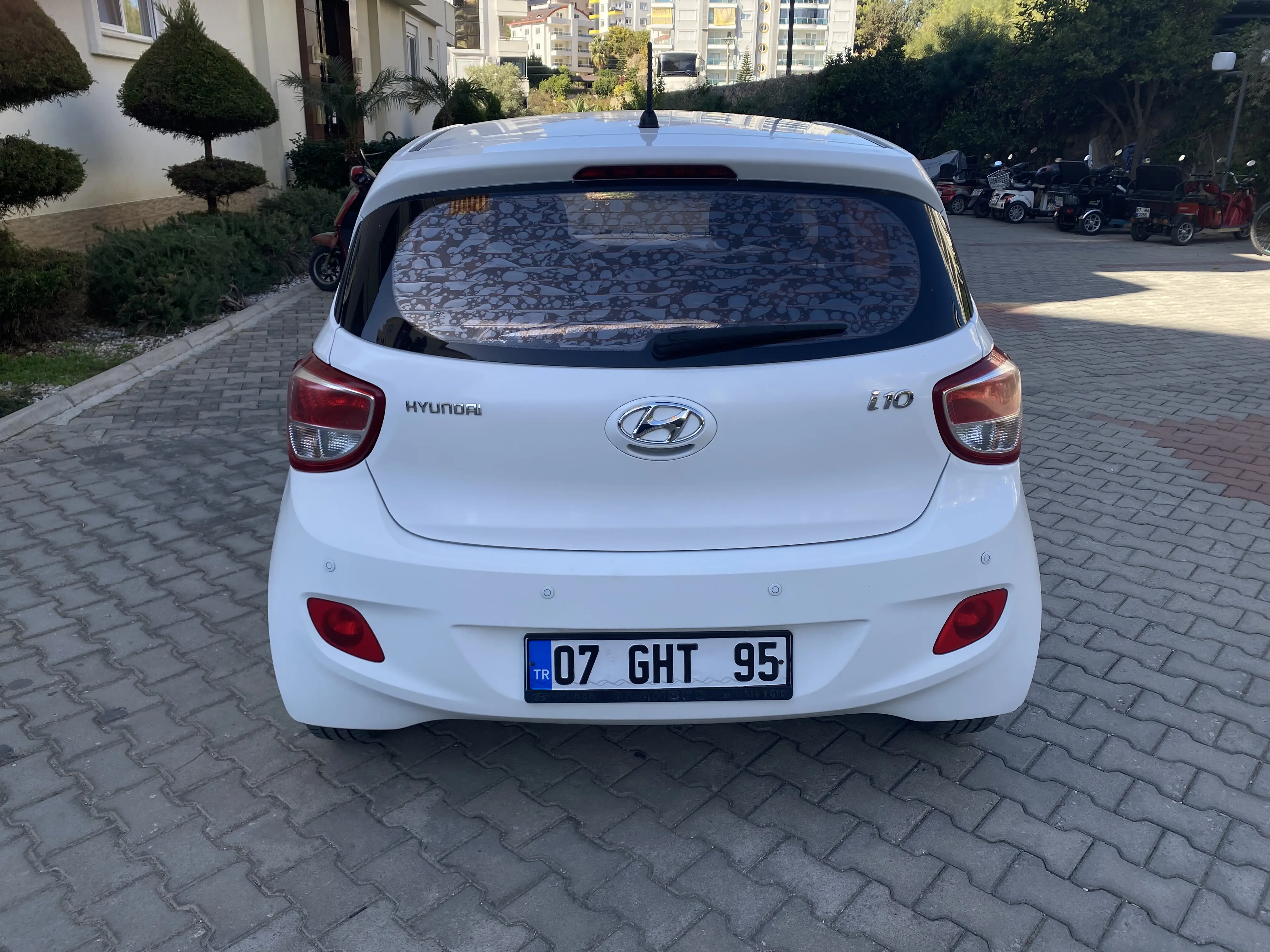 Продам Hyundai i10 (механика, бензин)