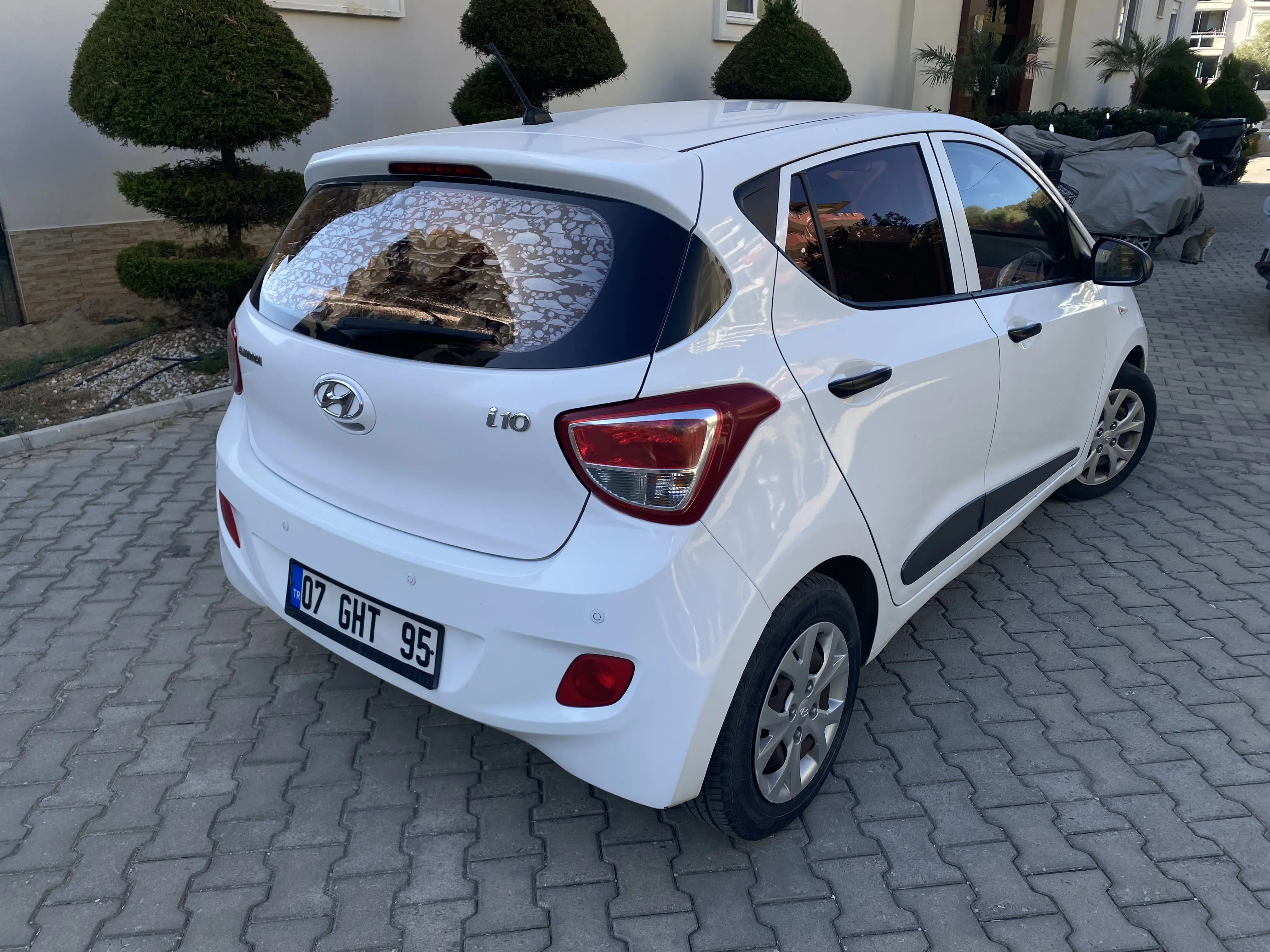 Продам Hyundai i10 (механика, бензин)