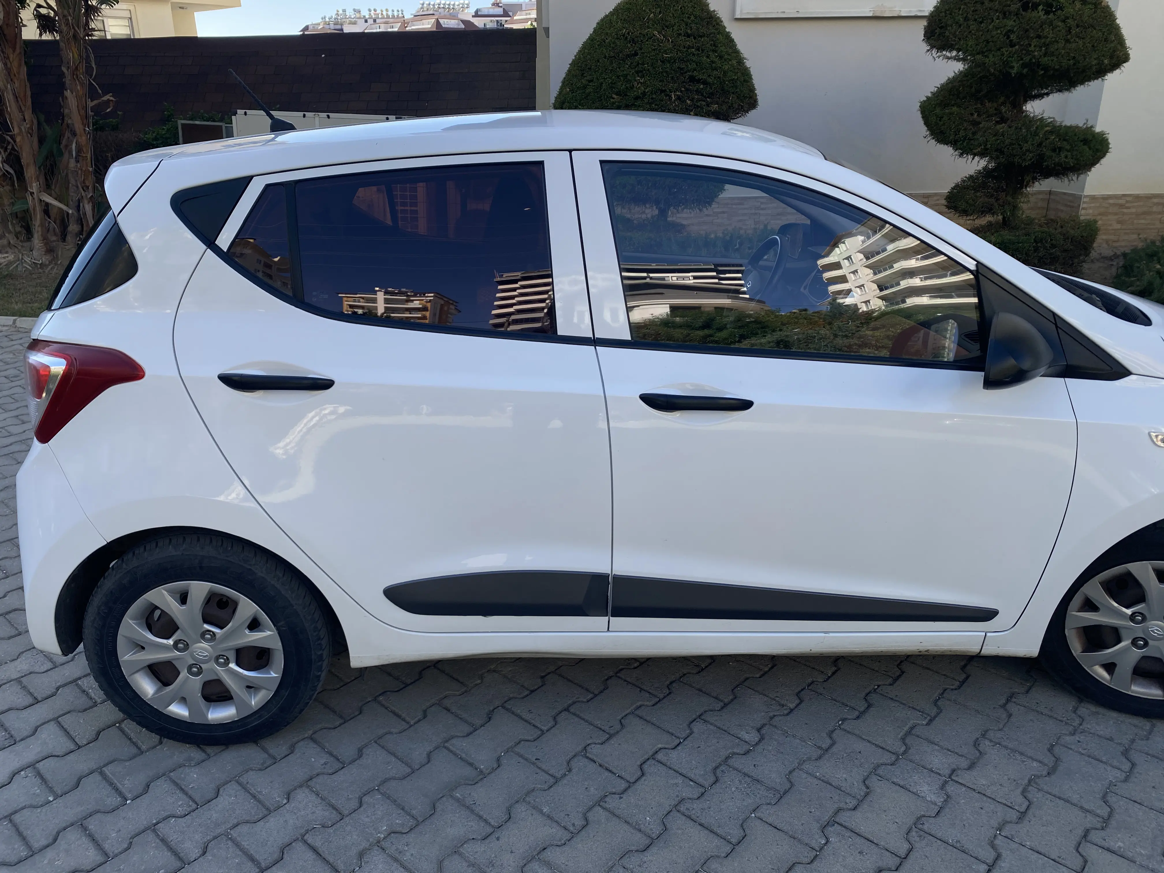 Продам Hyundai i10 (механика, бензин)