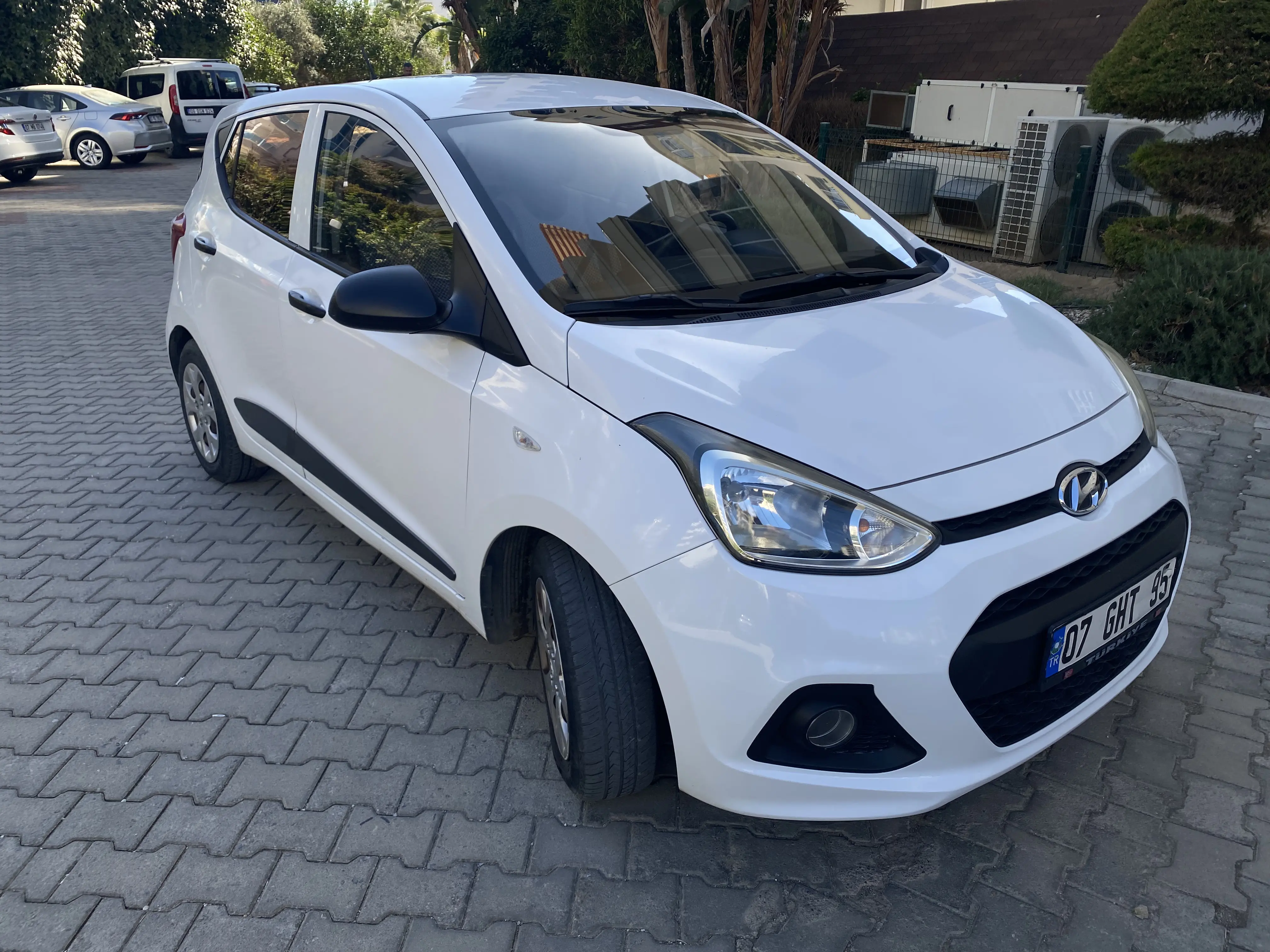 Продам Hyundai i10 (механика, бензин)